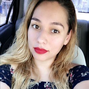 Meet your Posher, Desiree